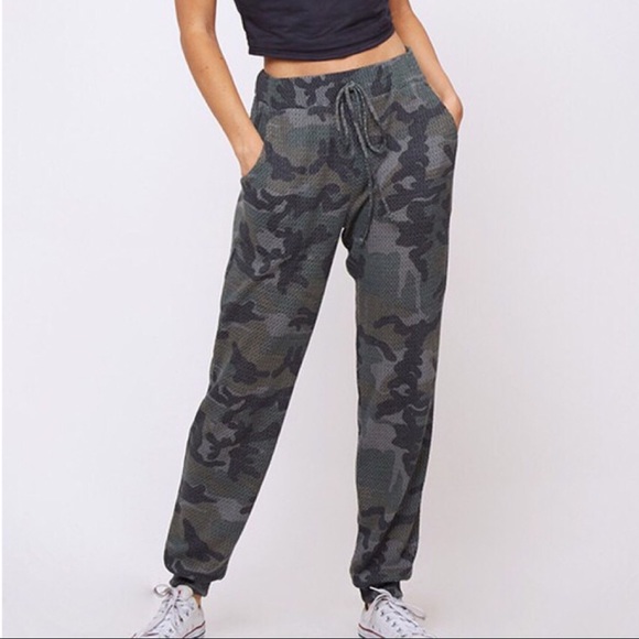 1 LEFT‼️ Camo Print Thermal Joggers - Picture 2 of 7